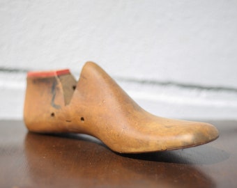 Vintage shoe tree, shoe shoemaker tool, wooden shoe shape, shoe mold, dressing room, decoration, wood shoe tree