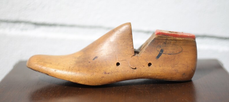 Vintage shoe tree, shoe shoemaker tool, wooden shoe shape, shoe mold, dressing room, decoration, wood shoe tree image 4