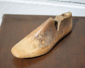 Vintage shoe tree, shoe shoemaker tool, wooden shoe shape, shoe mold, dressing room, decoration, wood shoe tree