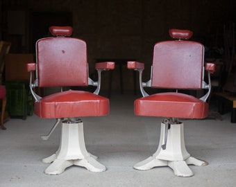 Paire de fauteuils de barbier années 30, fauteuil de coiffeur vintage, fauteuil art nouveau, skaï rouge, 30's