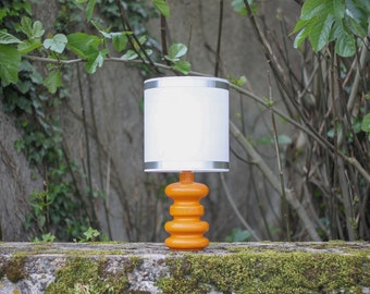 Lámpara de noche, lámpara de mesa, lámpara de mesa vintage, lámpara de cerámica naranja con pantalla de plástico, lámpara de noche, años 70