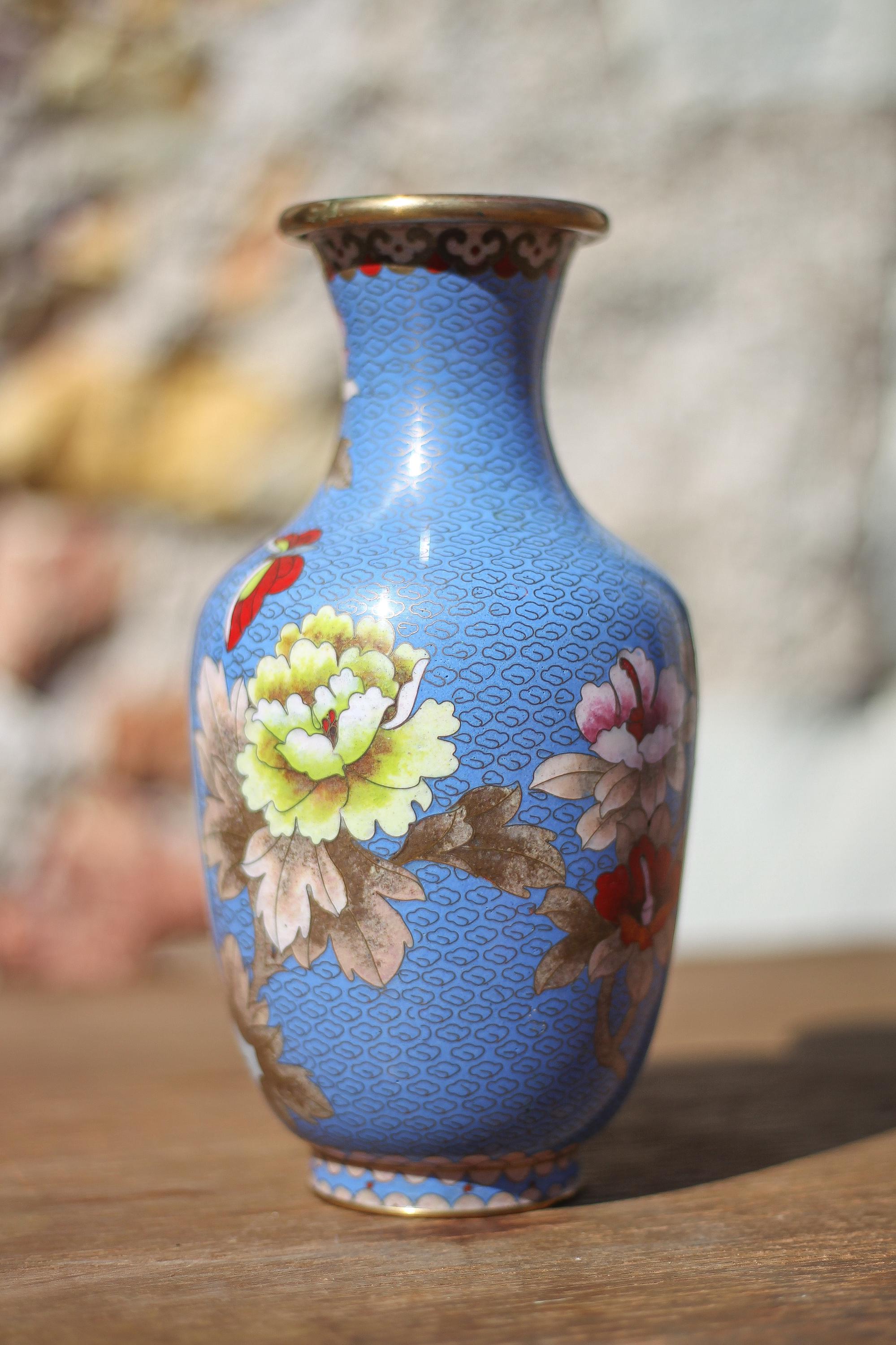 青いエナメルと花のモチーフが施されたヴィンテージの中国製七宝焼き