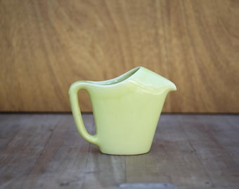 Krug Saint Clément, modernistischer Krug, gelber Keramikkrug, Wasserkrug, Karaffe, Krug, Krug