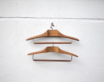 Set van 2 vintage houten hangers, oude hanger, kledingkastopslag, kledingopslag