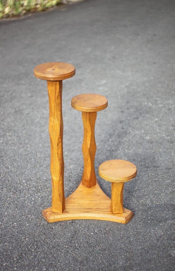 SELLETTE en BOIS SCULPTE incrustation laiton de fleurs