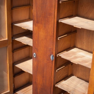 Armoire Art déco, armoire bois, meuble de rangement vintage, armoire de notaire, meuble bois vintage image 9
