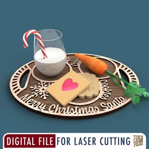 Könnte beinhalten: Ein Holztablett mit den Worten "Merry Christmas Santa" eingraviert. Auf dem Tablett befinden sich ein Glas Milch, ein Zuckerrohr, ein Keks und eine Karotte.