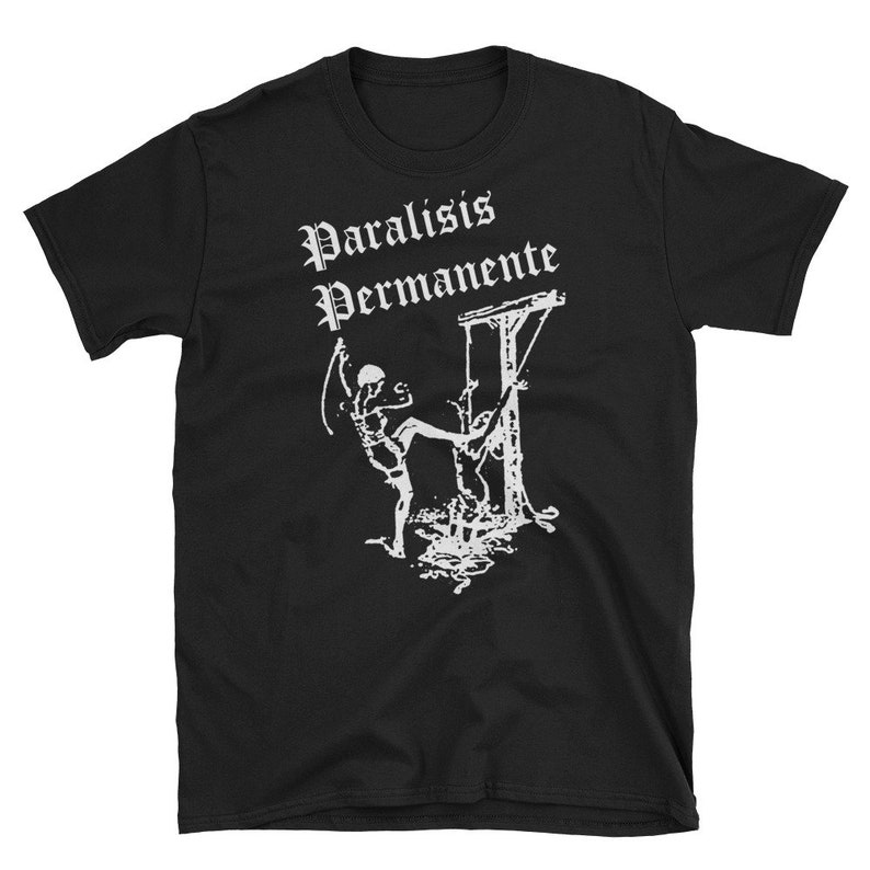 Puede incluir: Camiseta negra con texto blanco que dice "Paralisis Permanente" y un gr&aacute;fico de un esqueleto pateando una guillotina.