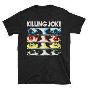 Może przedstawiać: Czarny T-shirt z grafiką kolorowych oczu i tekstem "Killing Joke" z napisami "Extremities, Dirt, And Various Repressed Emotions" pod grafiką.