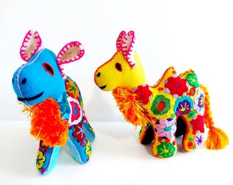 Embroidered camel toy / embroidered camel toy from Mexico