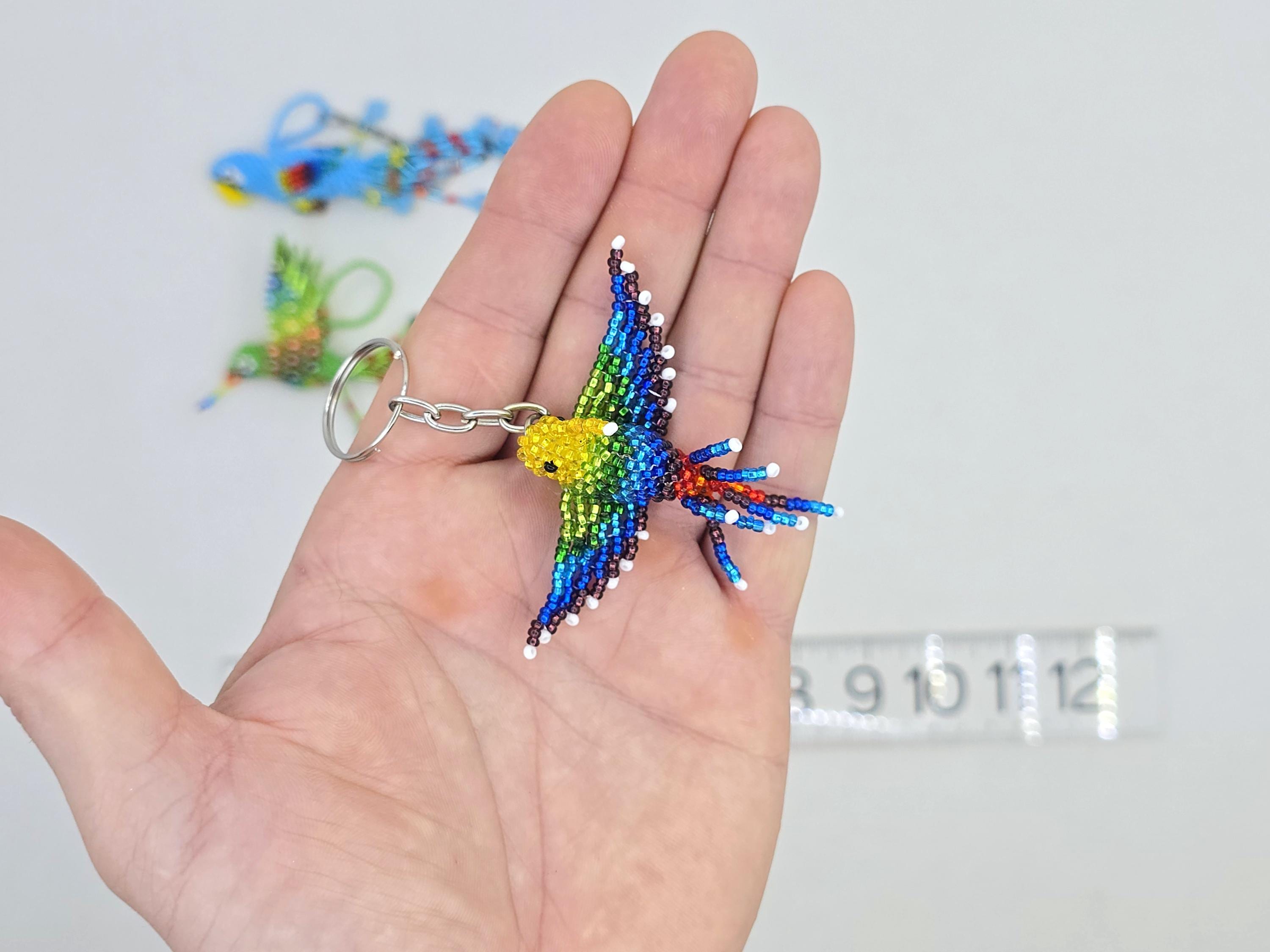 ガラスビーズの鳥のキーホルダー - メキシコのオウム/ハチドリの