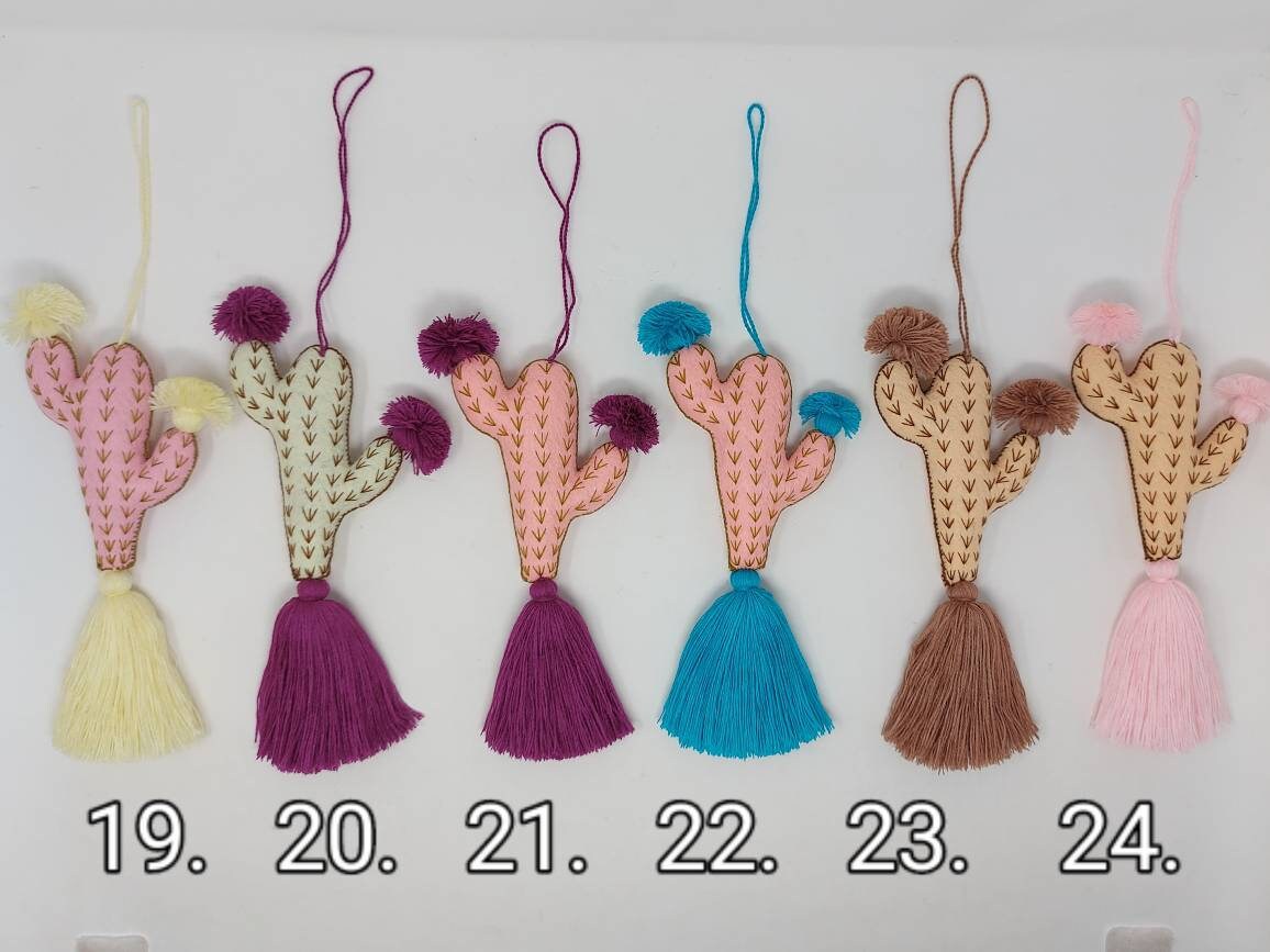 これが中身です 大きな刺繍のサボテンのタッセル / メキシコのクリスマスオーナメント