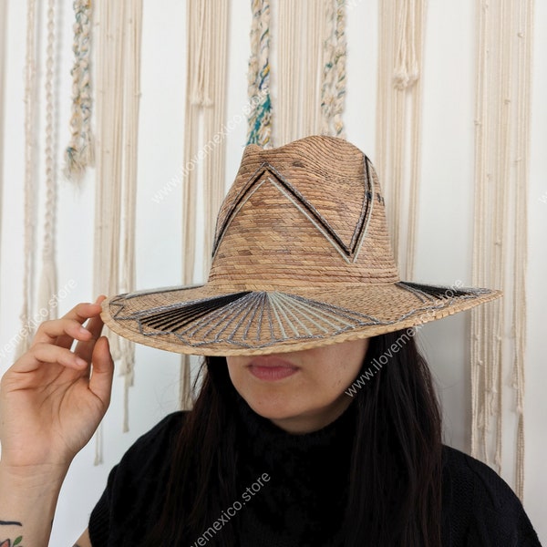 Chapeau de paille mexicain avec décoration brodée