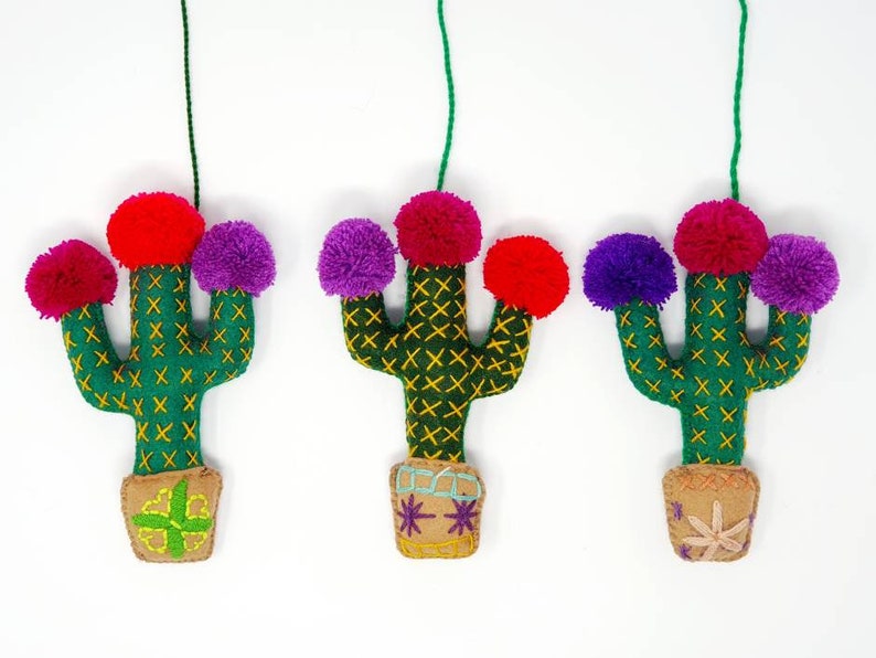 Set of 3 embroidered felt cactus / Cactus Christmas ornament / Etsy