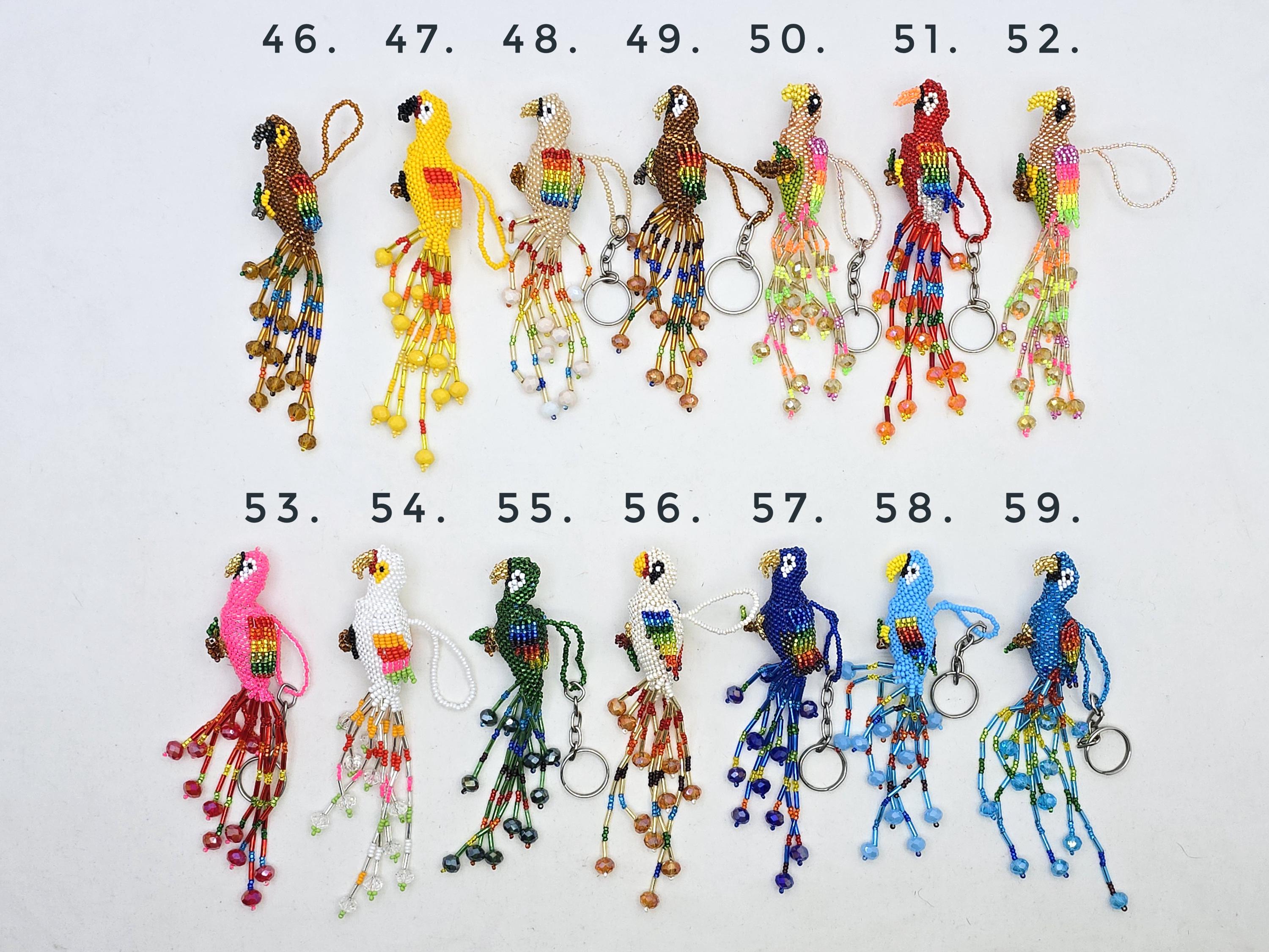 ガラスビーズの鳥のキーホルダー - メキシコのオウム/ハチドリの