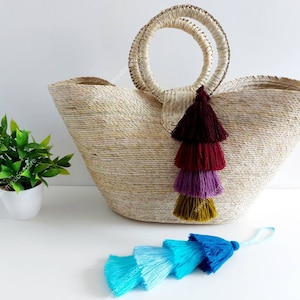 Pompon multicolore fait main : bijou de sac bohème