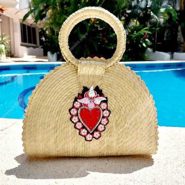 Straw bag with sacred heart decor / handmade market bag / taco bag with sacred heart