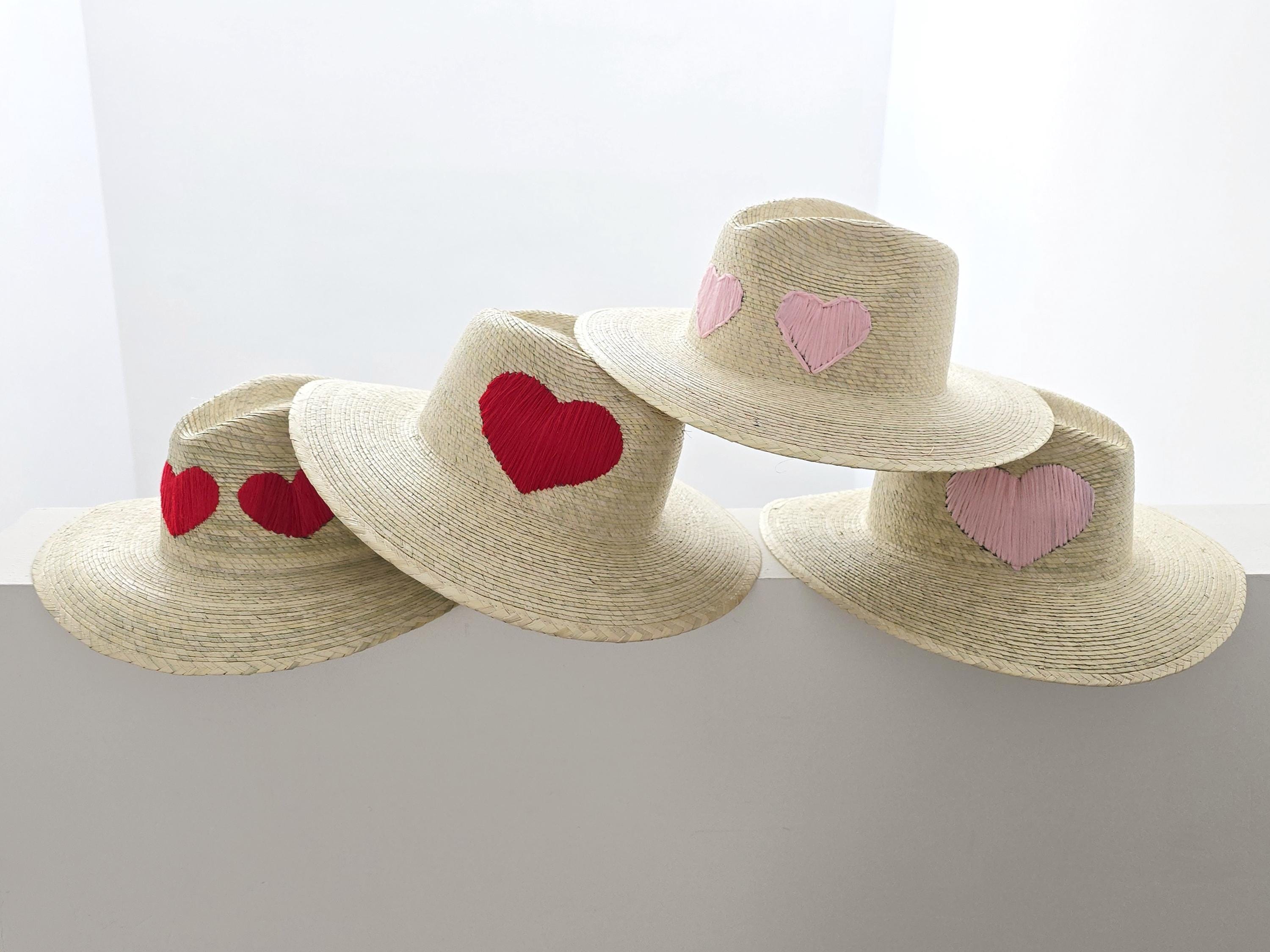 Beige Women\'s Wide-Brim Straw Hat with Decorative Band and LV heart image_1fc9bcd1-3646-4fa8-baa7-  main image 3