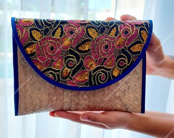 Mexican Straw Clutch Bag: Embroidered Floral Design