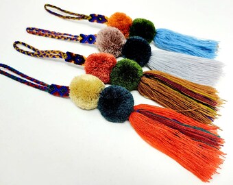 Handgemachte erdfarbene Boho Taschenanhänger / Quasten in erdigen Farben / erdige Farbtöne / Pompoms / Taschenanhänger / Taschenanhänger