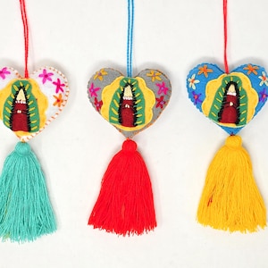 Pampille Vierge de Guadalupe brodée / Pampille coeur Virgen de Guadalupe brodée