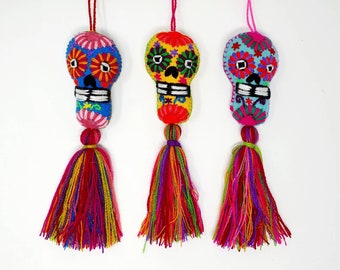 Set of 3 sugar skulls tassels /  Embroidered day of the dead skulls / dia de muertos / halloween pom poms / mexican skull