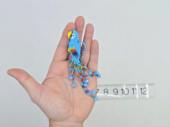 ガラスビーズの鳥のキーホルダー - メキシコのオウム/ハチドリの