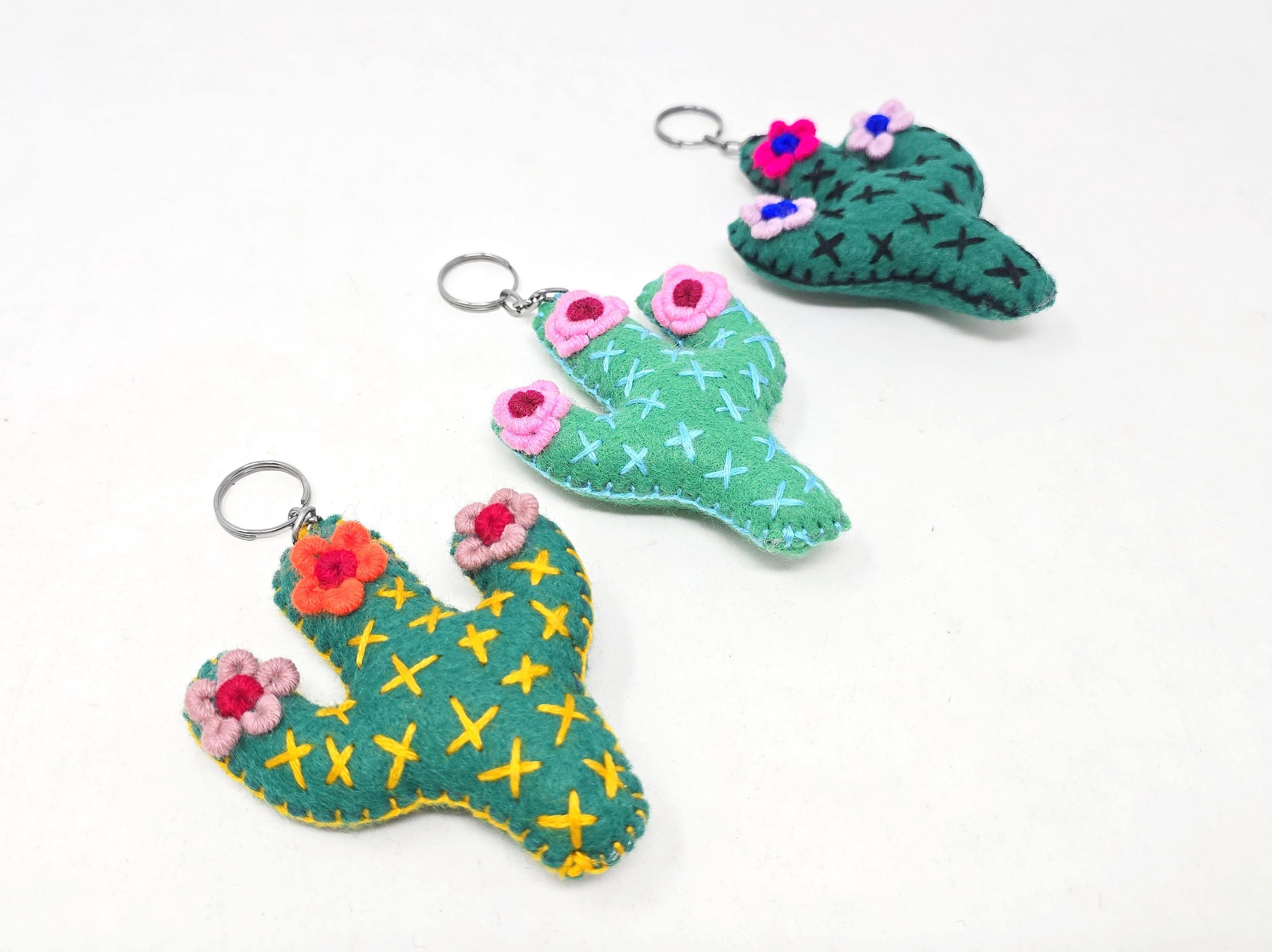 刺繍入りサボテンキーホルダー：手作りメキシカンタッセル - Etsy 日本