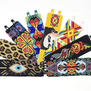 Pulsera de la amistad mexicana huichol de 2 pulgadas de ancho / Tobillera o pulsera tradicional mexicana con cuentas de vidrio arcoíris / Pulsera de la amistad hippie