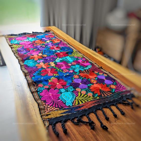 メキシコの花柄テーブルランナー / 刺繍入りベッドランナー / メキシコ 