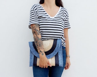 Handwoven Palm Leaf Clutch: Mexican Market Straw Bag