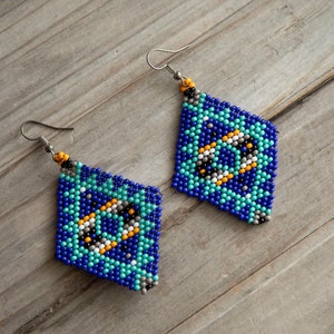 Indigenous beaded earrings, beaded ethnic earrings, Huichol art, indigenous made, handmade earrings, fringe earrings, long Mexican earrings