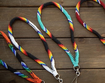 Etniczny koralikowy brelok, ręcznie koralikowy brelok, rdzenny wyrób, Huichol, brelok Wikarixa, koralikowy brelok pejotlowy, boho brelok,