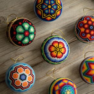 Adorno navideño de cuentas, accesorio para árbol huichol, decoración artística hecha a mano, producto indígena