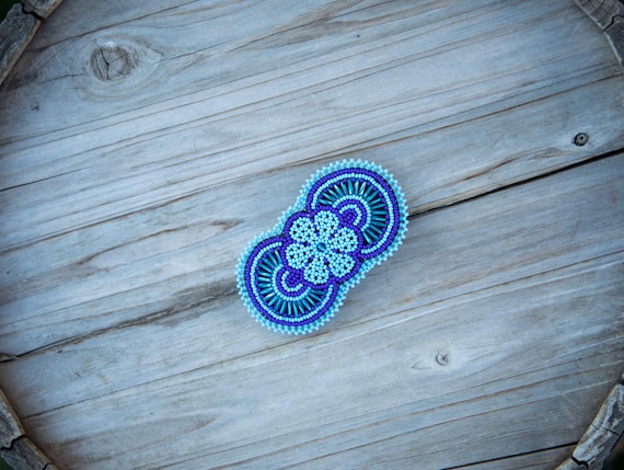 Indigenous beaded barrette, handmade hair clip, Huichol accessory, Wixarika art design, handcrafted product