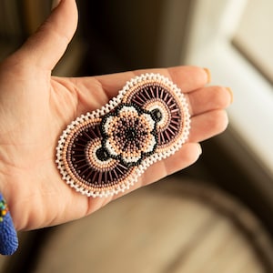 Indigenous hair barrette, beaded hair clip, boho hair accesory, beaded product, handmade hair clip, native american product, beaded art, bohemian style, vacation hair broche, ethnic hair product