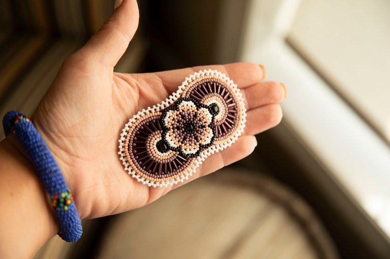 Indigenous hair barrette, beaded hair clip, boho hair accesory, beaded product, handmade hair clip, native american product, beaded art, bohemian style, vacation hair broche, ethnic hair product
