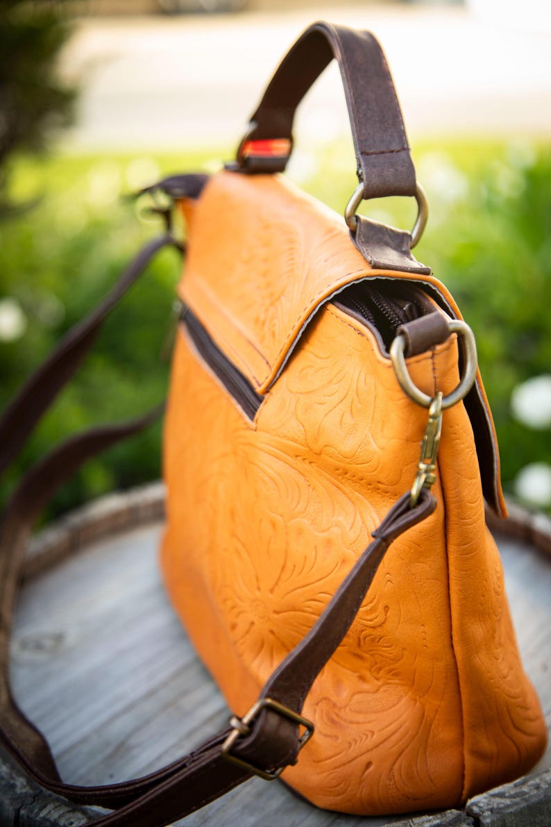 Handmade ethnic leather purse, genuine leather bag, Mexican crossover, boho crossover leather bag, carved leather purse, indigenous product, boho style, travel bag, handmade purse, medium crossbody, unique bag, genuine leather, ethnic purse,  medium sized bag, perfect gift, summer accessory, elegant bag, beautiful purse