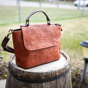 Handmade ethnic leather purse, genuine leather bag, Mexican crossover, boho crossover leather bag, carved leather purse, indigenous product, boho style, travel bag, handmade purse, medium crossbody, unique bag, genuine leather, ethnic purse,  medium sized bag, perfect gift, summer accessory, elegant bag, beautiful purse, Fall color, Autumn bag, perfect sized purse.