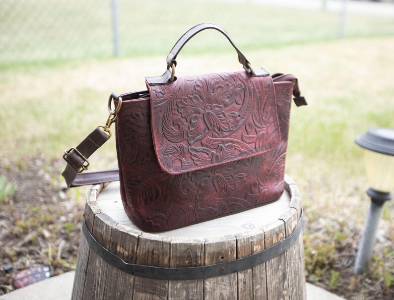 Handmade ethnic leather purse, genuine leather bag, Mexican crossover, boho crossover leather bag, carved leather purse, indigenous product, boho style, travel bag, handmade purse, medium crossbody, unique bag, genuine leather, ethnic purse,  medium sized bag, perfect gift, summer accessory, elegant bag, beautiful purse, Fall color, Autumn bag, perfect sized purse.