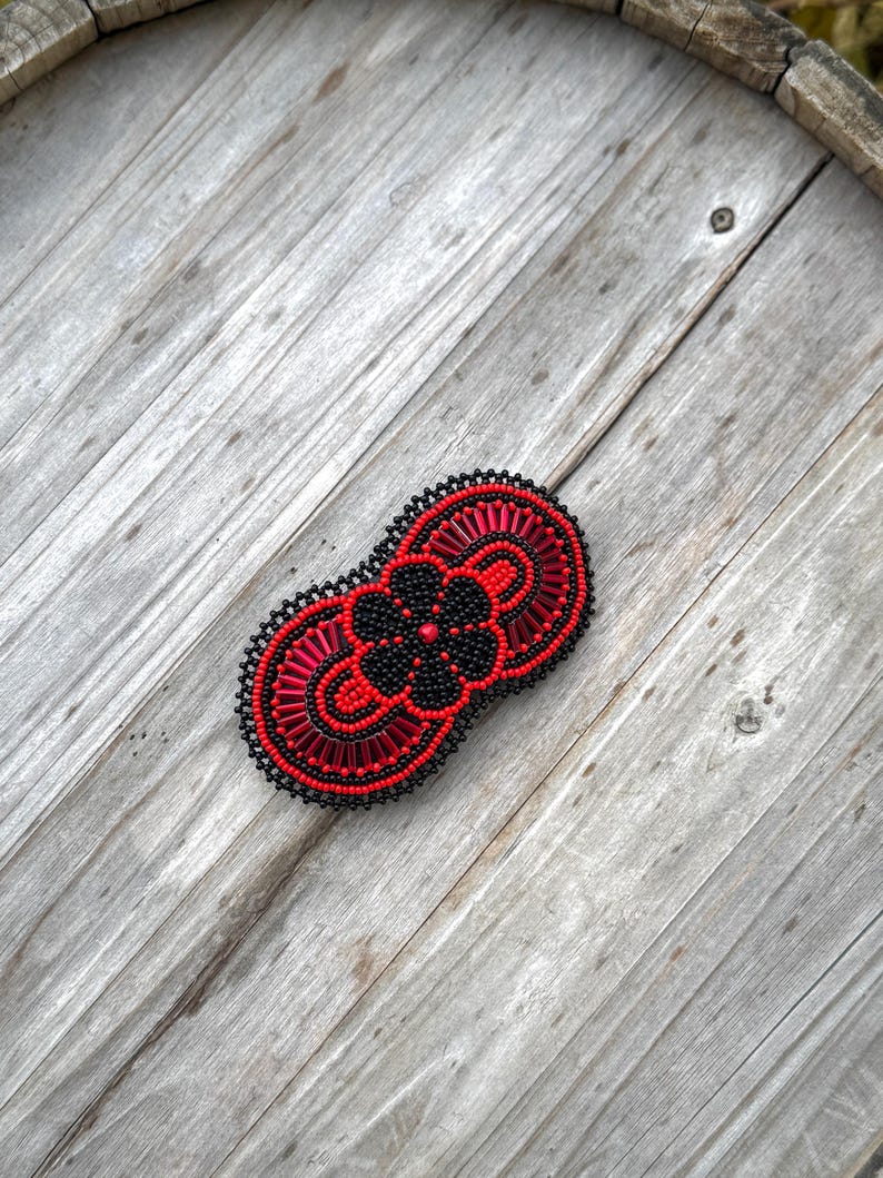 Indigenous hair barrette, beaded hair clip, boho hair accesory, beaded product, handmade hair clip, native american product, beaded art, bohemian style, vacation hair broche, ethnic hair product