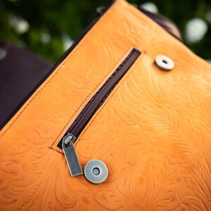 Handmade ethnic leather purse, genuine leather bag, Mexican crossover, boho crossover leather bag, carved leather purse, indigenous product, boho style, travel bag, handmade purse, medium crossbody, unique bag, genuine leather, ethnic purse,  medium sized bag, perfect gift, summer accessory, elegant bag, beautiful purse