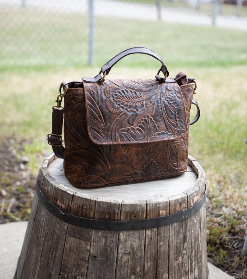 Handmade ethnic leather purse, genuine leather bag, Mexican crossover, boho crossover leather bag, carved leather purse, indigenous product, boho style, travel bag, handmade purse, medium crossbody, unique bag, genuine leather, ethnic purse,  medium sized bag, perfect gift, summer accessory, elegant bag, beautiful purse, Fall color, Autumn bag, perfect sized purse.