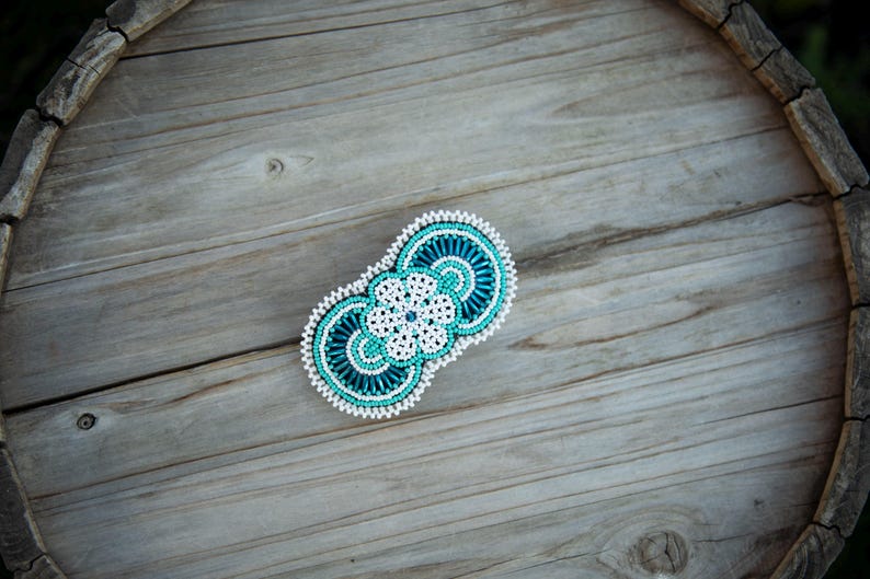 Indigenous hair barrette, beaded hair clip, boho hair accesory, beaded product, handmade hair clip, native american product, beaded art, bohemian style, vacation hair broche, ethnic hair product
