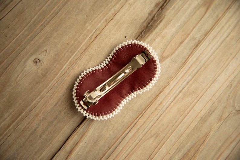 Indigenous hair barrette, beaded hair clip, boho hair accesory, beaded product, handmade hair clip, native american product, beaded art, bohemian style, vacation hair broche, ethnic hair product