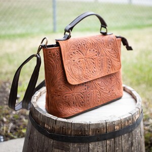 Handmade ethnic leather purse, genuine leather bag, Mexican crossover, boho crossover leather bag, carved leather purse, indigenous product, boho style, travel bag, handmade purse, medium crossbody, unique bag, genuine leather, ethnic purse,  medium sized bag, perfect gift, summer accessory, elegant bag, beautiful purse, Fall color, Autumn bag, perfect sized purse.