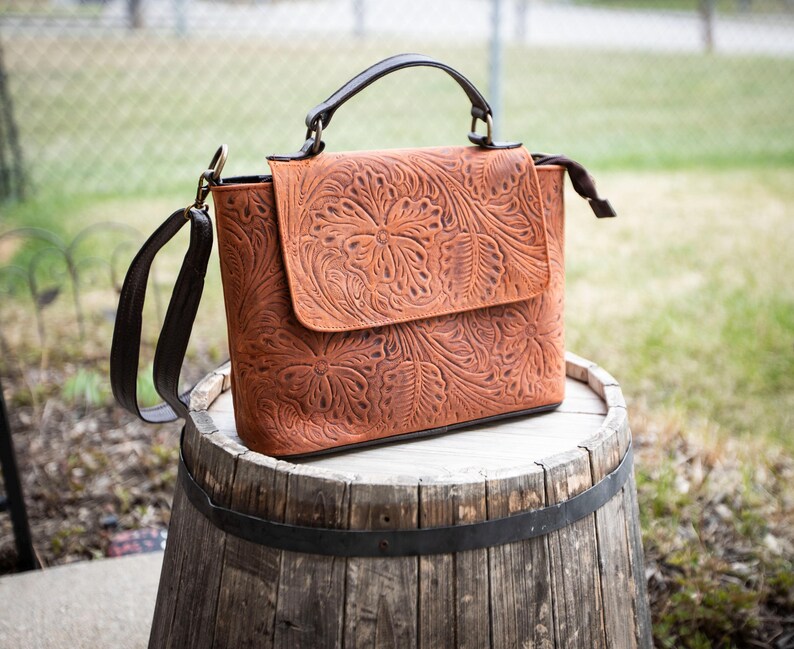 Handmade ethnic leather purse, genuine leather bag, Mexican crossover, boho crossover leather bag, carved leather purse, indigenous product, boho style, travel bag, handmade purse, medium crossbody, unique bag, genuine leather, ethnic purse,  medium sized bag, perfect gift, summer accessory, elegant bag, beautiful purse, Fall color, Autumn bag, perfect sized purse.