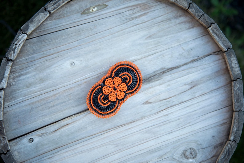 Indigenous hair barrette, beaded hair clip, boho hair accesory, beaded product, handmade hair clip, native american product, beaded art, bohemian style, vacation hair broche, ethnic hair product