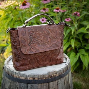 Handmade ethnic leather purse, genuine leather bag, Mexican crossover, boho crossover leather bag, carved leather purse, indigenous product, boho style, travel bag, handmade purse, medium crossbody, unique bag, genuine leather, ethnic purse,  medium sized bag, perfect gift, summer accessory, elegant bag, beautiful purse, Fall color, Autumn bag, perfect sized purse.