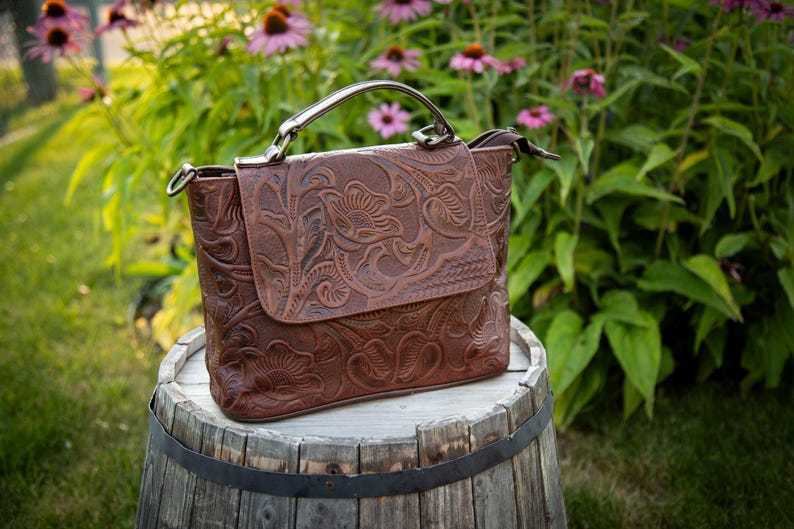 Handmade ethnic leather purse, genuine leather bag, Mexican crossover, boho crossover leather bag, carved leather purse, indigenous product, boho style, travel bag, handmade purse, medium crossbody, unique bag, genuine leather, ethnic purse,  medium sized bag, perfect gift, summer accessory, elegant bag, beautiful purse, Fall color, Autumn bag, perfect sized purse.